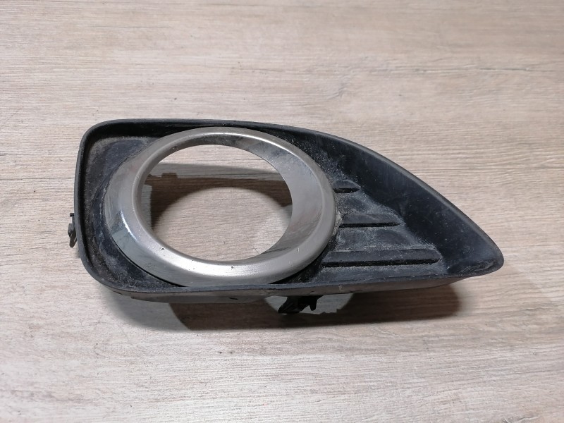 Camry v40 №6 накладка противотуманки птф правая рест