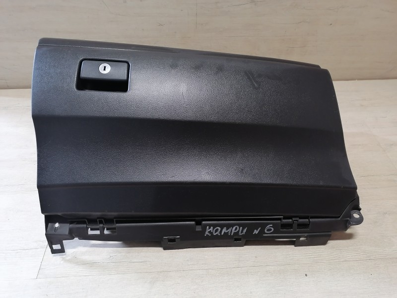 Camry v40 №6 бардачок деф