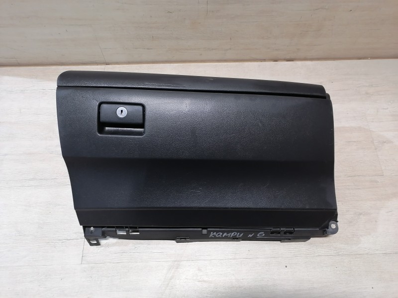 Camry v40 №6 бардачок деф