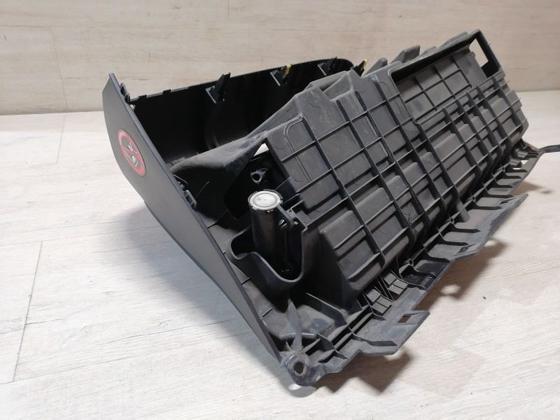 Camry v40 №6 бардачок деф