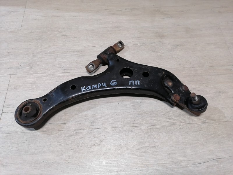 Camry v40 №6 рычаг передний правый