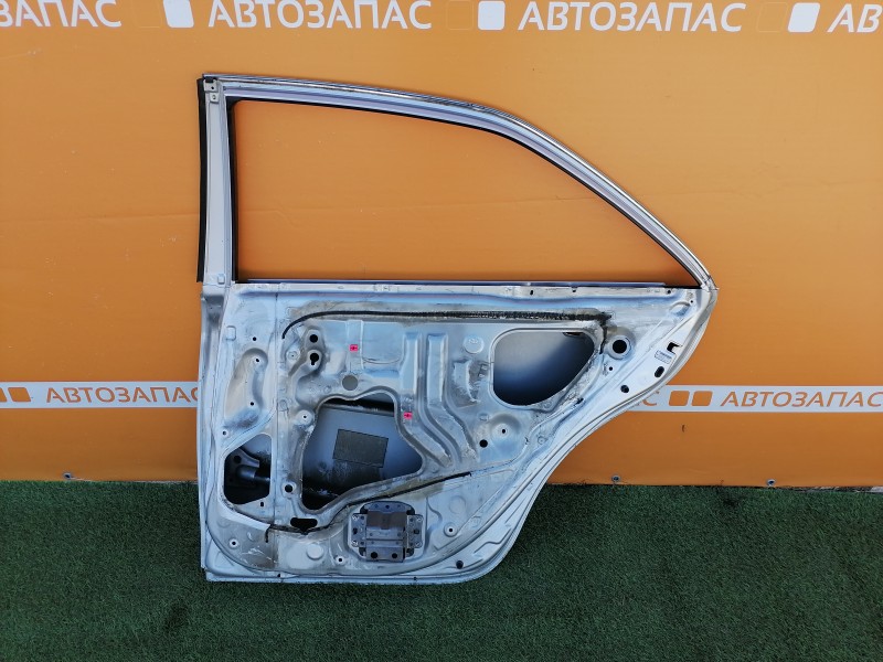 Camry v40 №6 дверь задняя правая