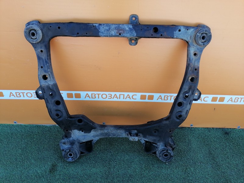 Camry v40 №6 подрамник передний деф