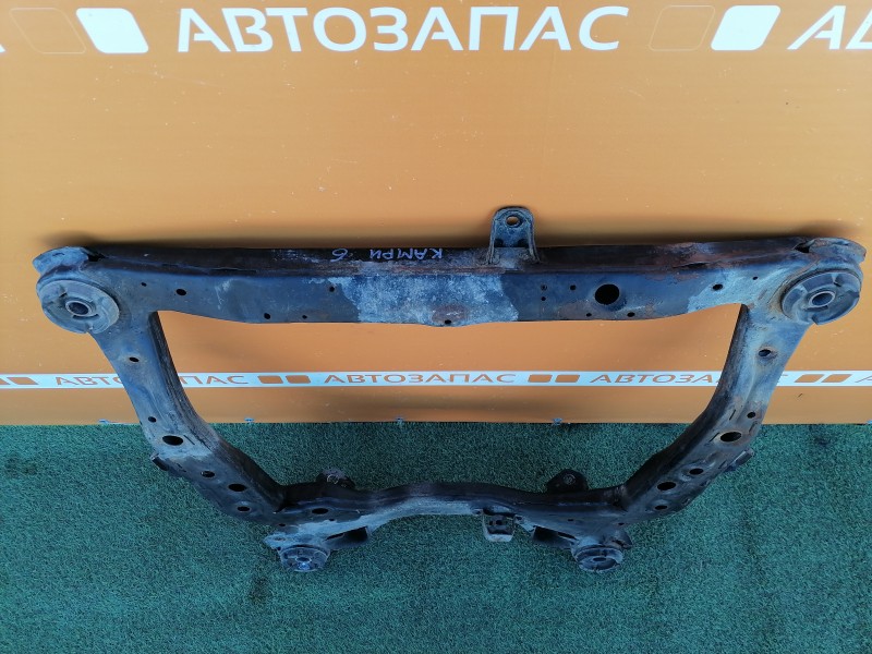 Camry v40 №6 подрамник передний деф