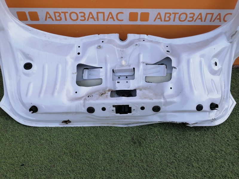 Sandero №13 крышка багажника деф