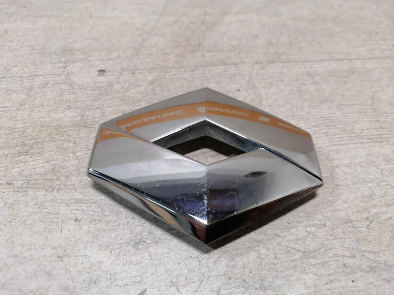 Logan 2 эмблема крышки багажника