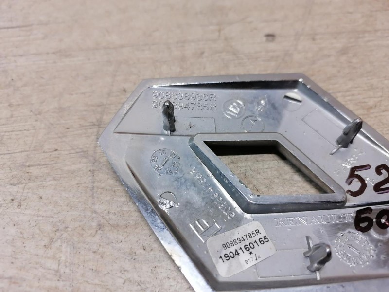 Logan 2 эмблема крышки багажника