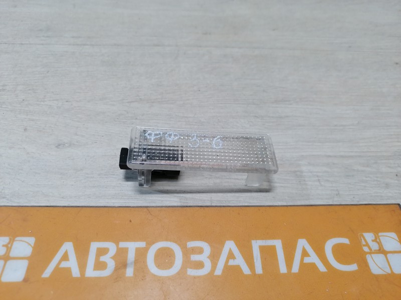 Focus 3 №6 плафон багажника