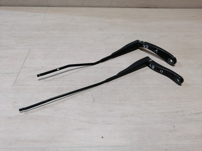 Logan №42 поводок дворника левый