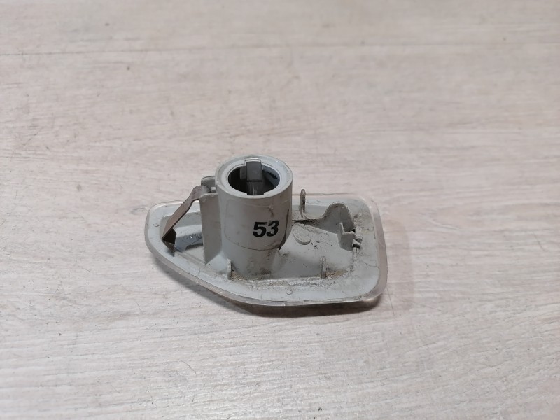 Logan №42 повторитель поворота в крыло правый