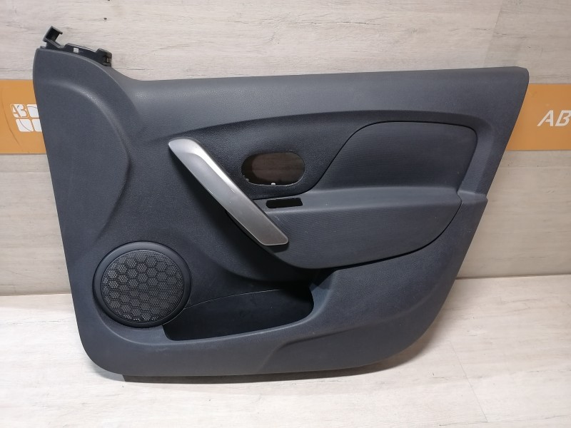 Logan №42 обшивка двери передняя правая