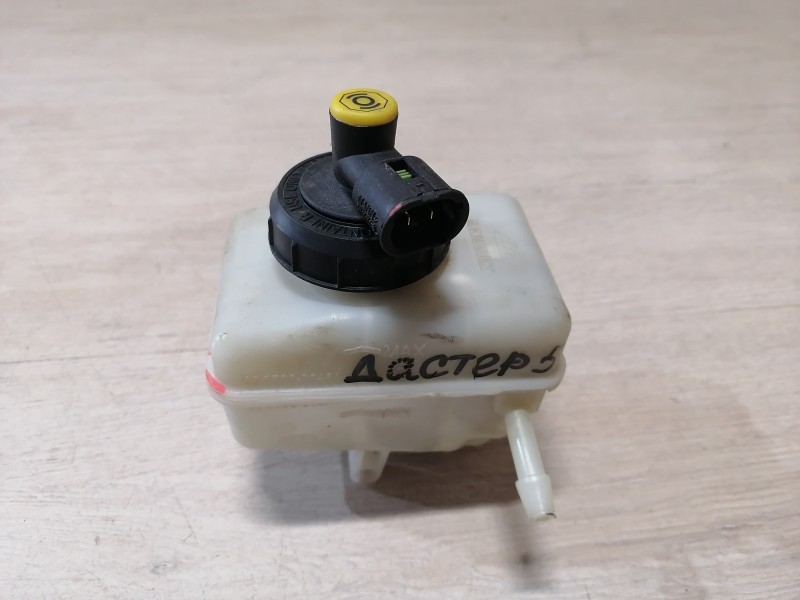 Duster №5 бачок тормозного цилиндра