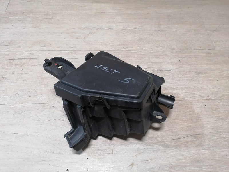 Duster №5 корпус блока предохранителей капота