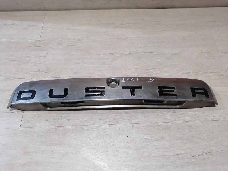 Duster №5 молдинг крышки багажника