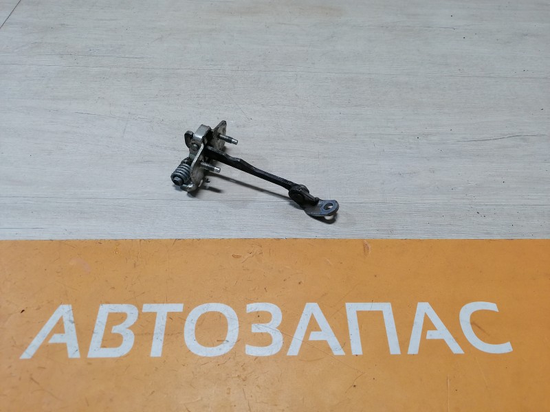 Duster №5 ограничитель двери