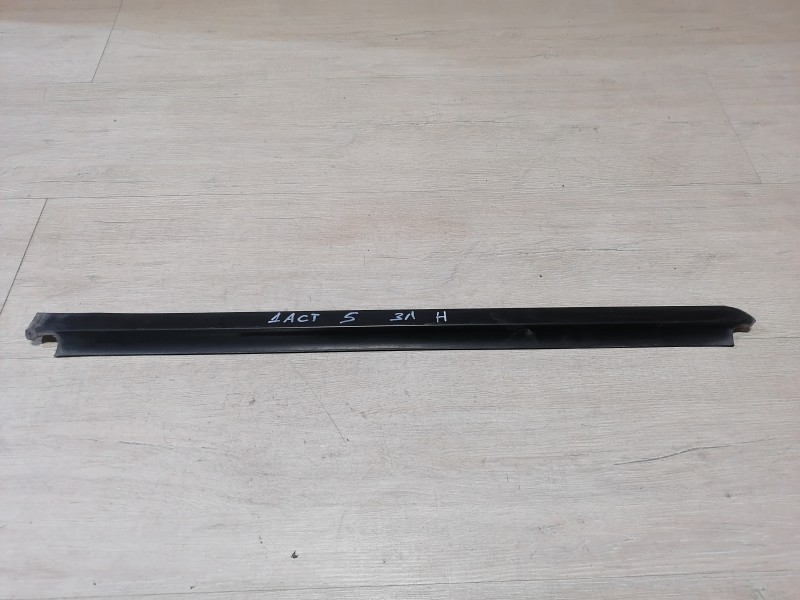 Duster №5 бархотка наружная задняя левая