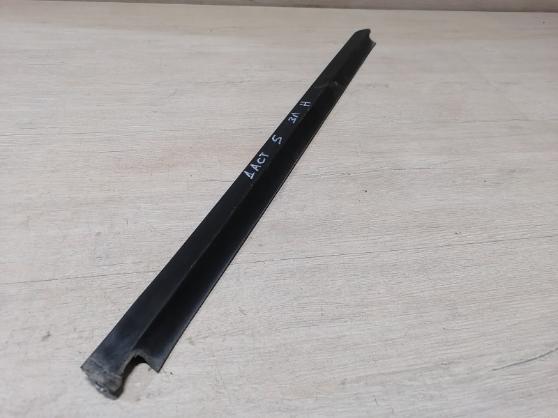 Duster №5 бархотка наружная задняя левая