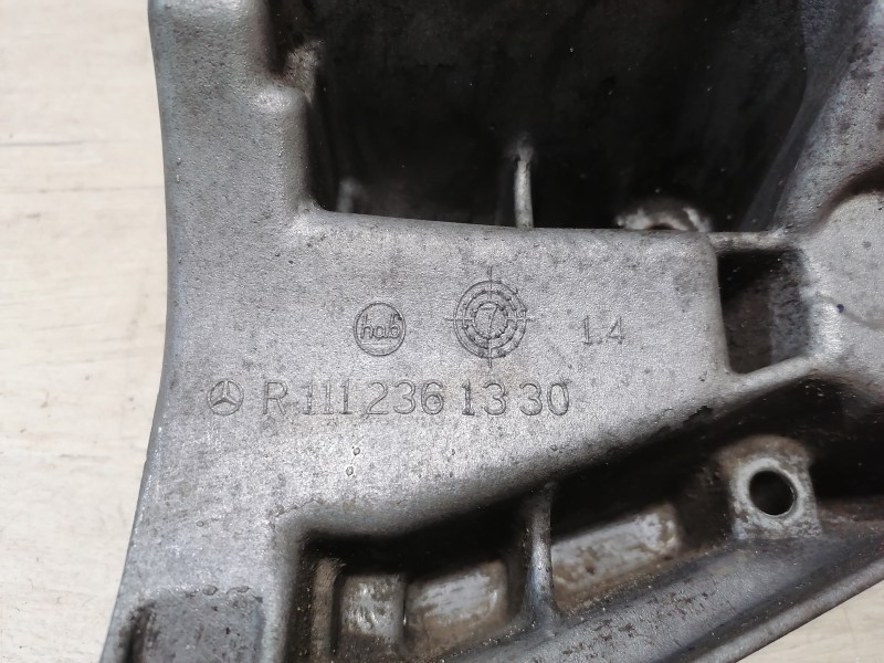 Mercedes E210 кронштейн кондиционера 1112361330