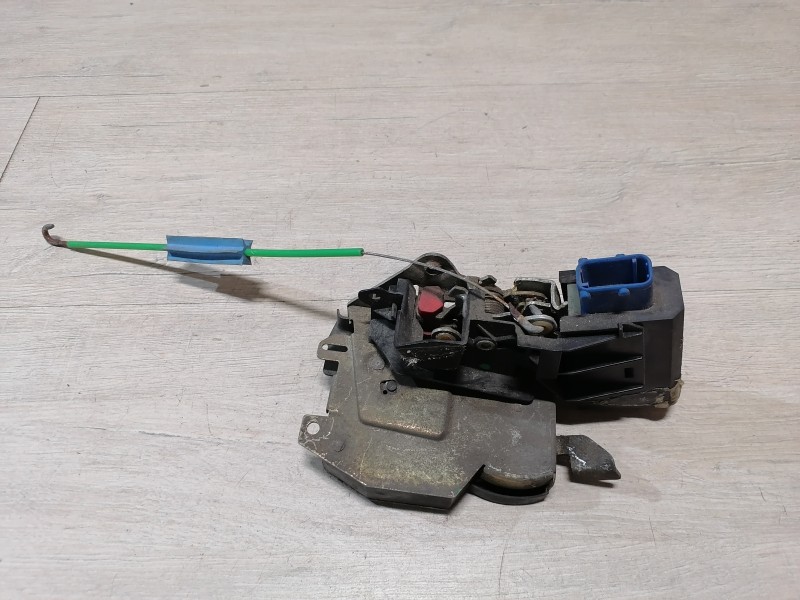 BMW E39 замок двери задний левый 8138927