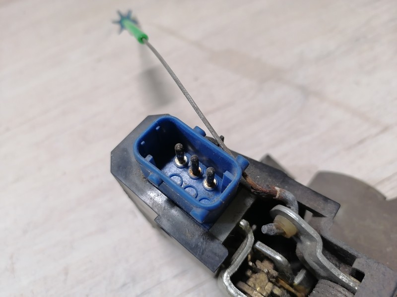BMW E39 замок двери задний левый 8138927