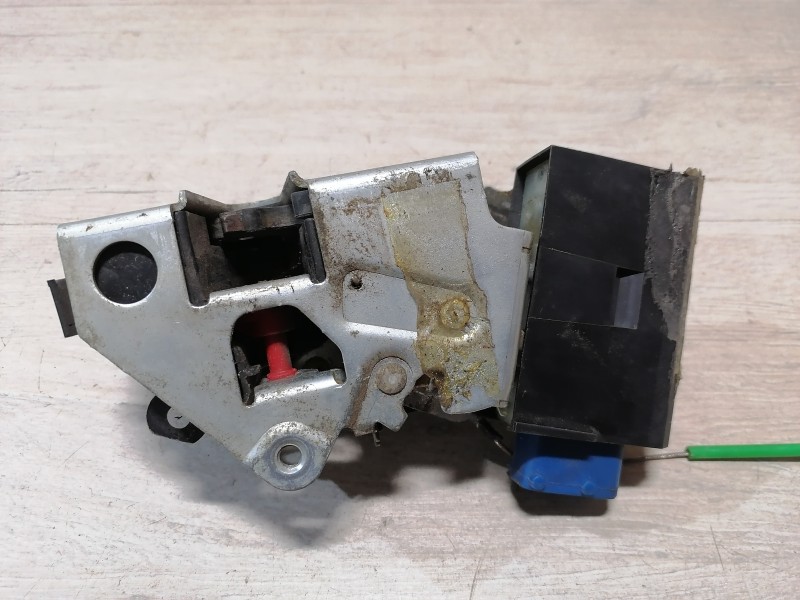 BMW E39 замок двери задний левый 8138927