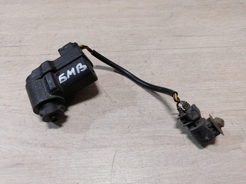 BMW E39 моторчик корректора фар
