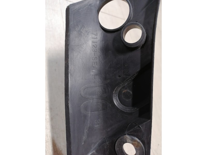 Honda Accord кожух замка капота