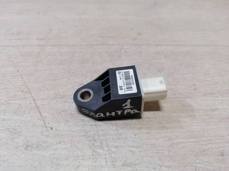 Elantra 5 П датчик удара 959200u000