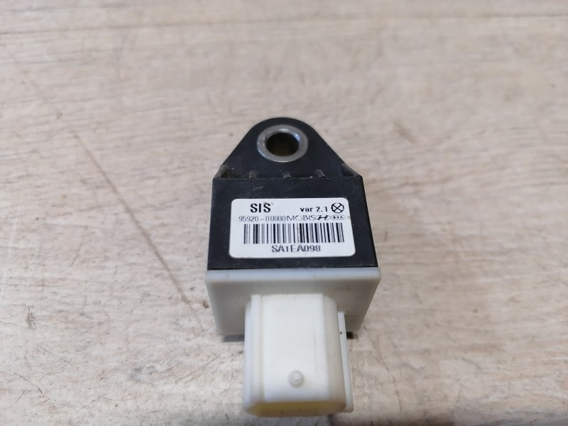 Elantra 5 П датчик удара 959200u000