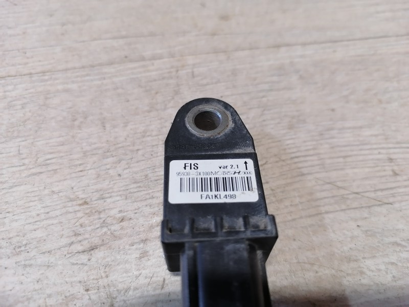 Elantra 5 П датчик удара 959303x000