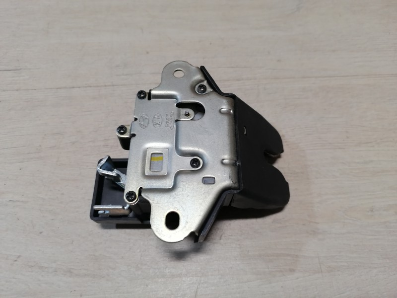 Rio 3 №7 замок багажника