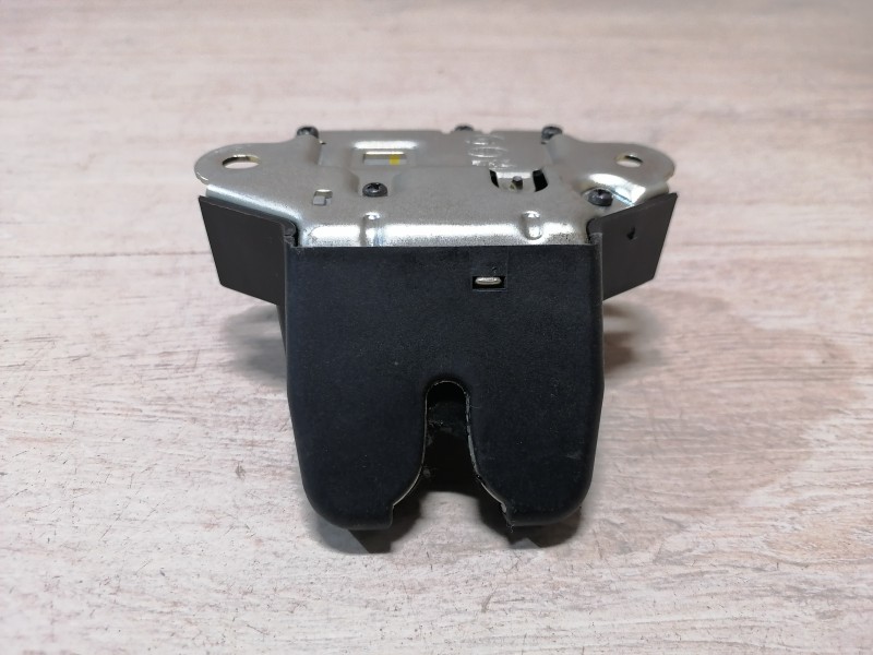 Rio 3 №7 замок багажника