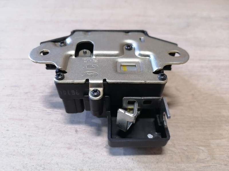 Rio 3 №7 замок багажника