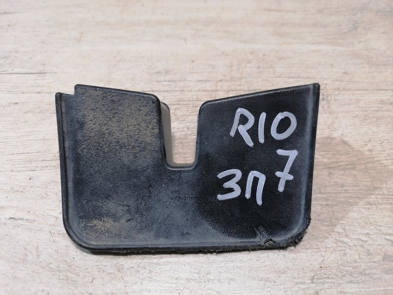 Rio 3 №7 брызговик заднего колеса передний правый