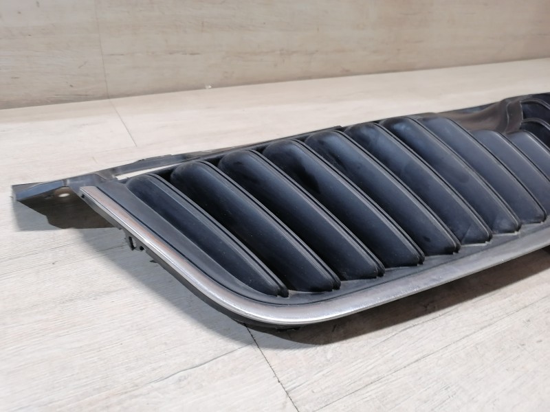 Skoda Fabia II решетка радиатора
