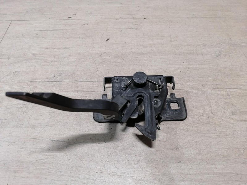 Logan 2 замок капота