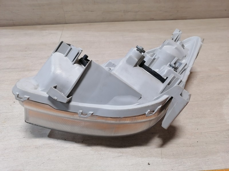 Corolla Spacio фара правая деф