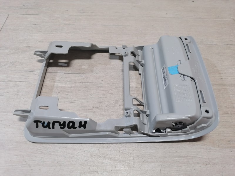Tiguan очечник
