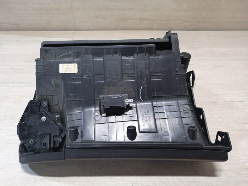 Ceed №4 бардачок