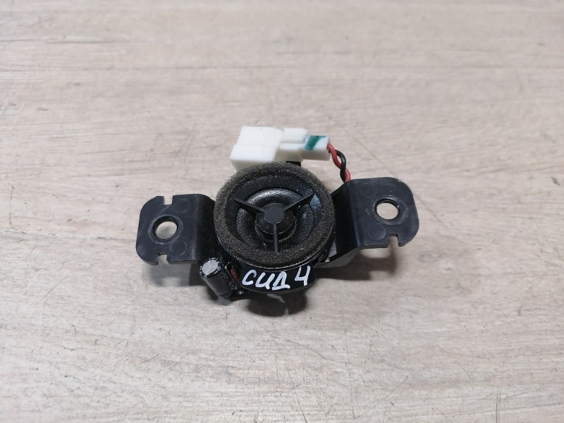 Ceed №4 пищалка в торпедо правая
