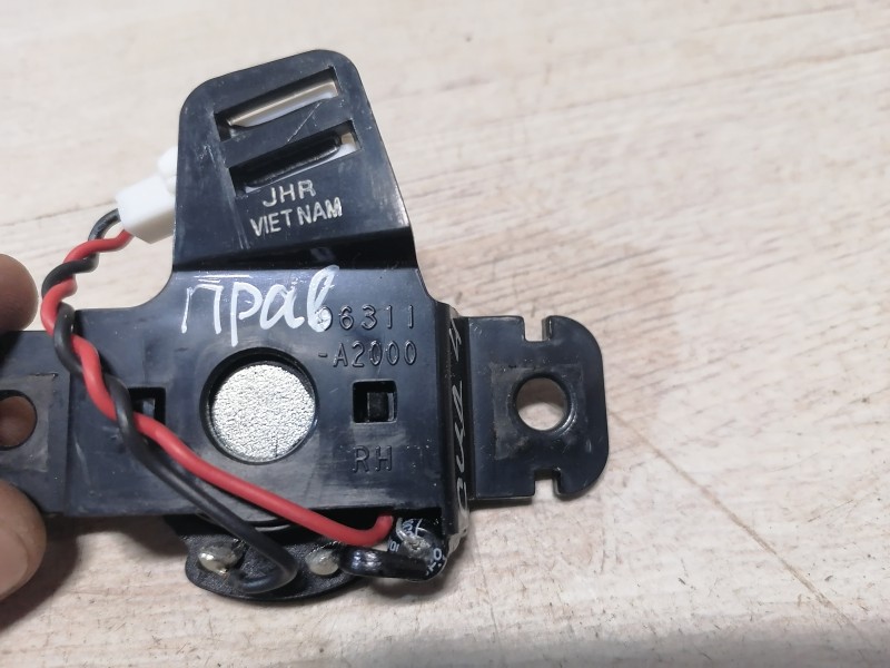 Ceed №4 пищалка в торпедо правая