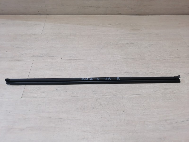 Ceed №4 бархотка внутренняя задняя левая