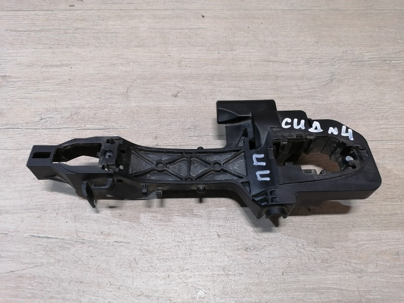 Ceed №4 кронштейн ручки двери передний правый
