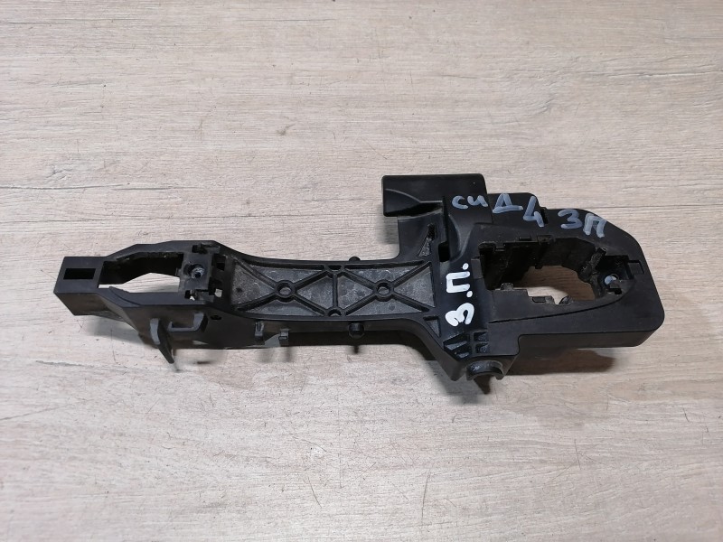 Ceed №4 кронштейн ручки двери задний правый
