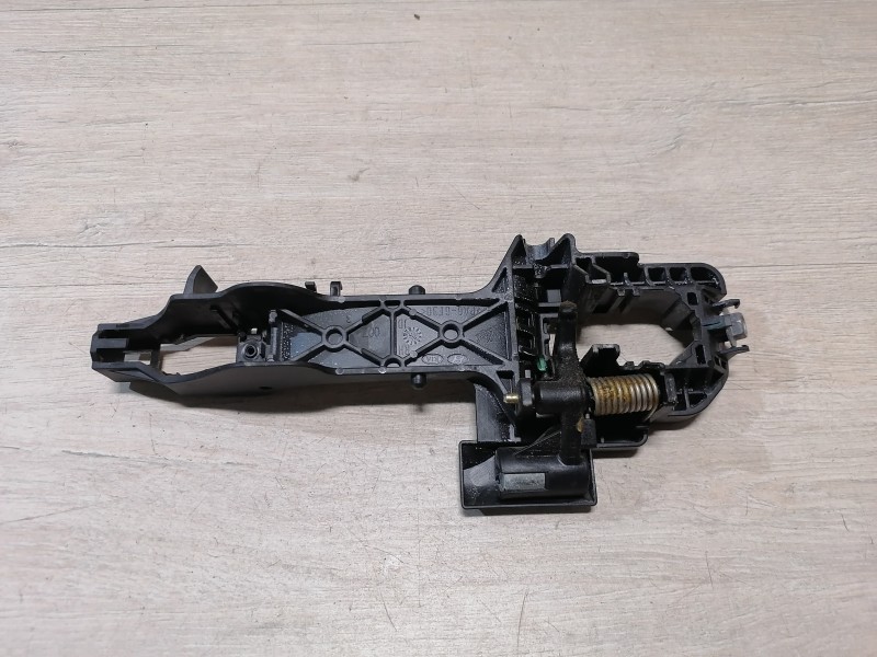 Ceed №4 кронштейн ручки двери задний правый