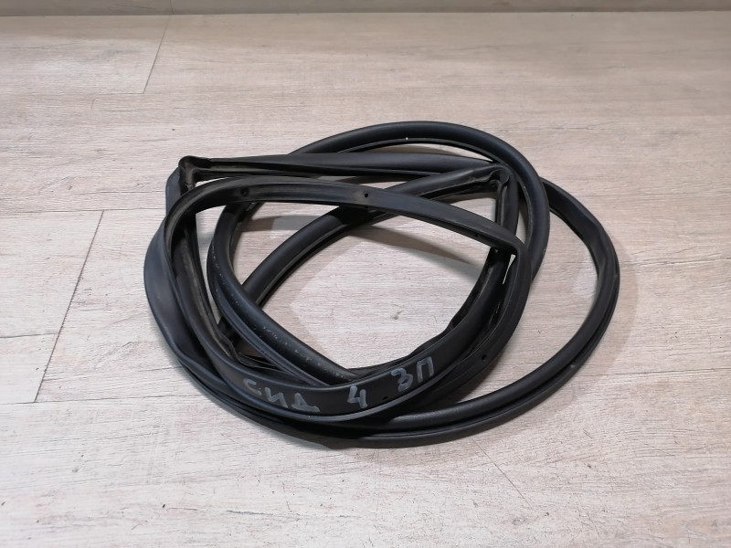 Ceed №4 уплотнитель двери задний правый