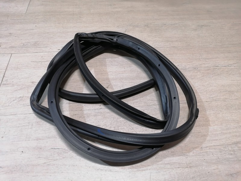 Ceed №4 уплотнитель двери задний правый