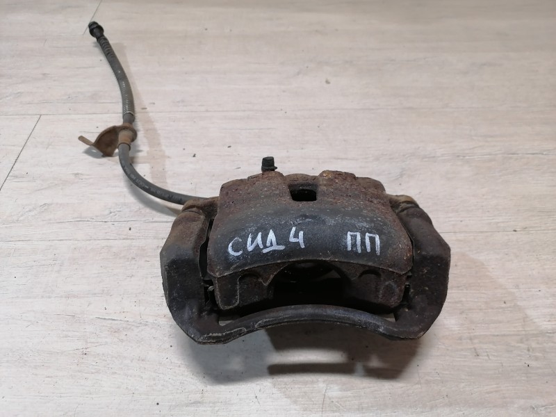 Ceed №4 суппорт передний правый 1,4