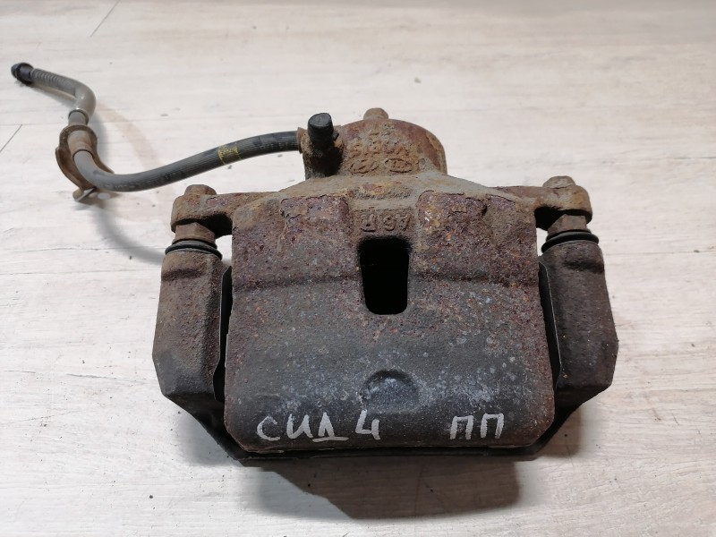 Ceed №4 суппорт передний правый 1,4