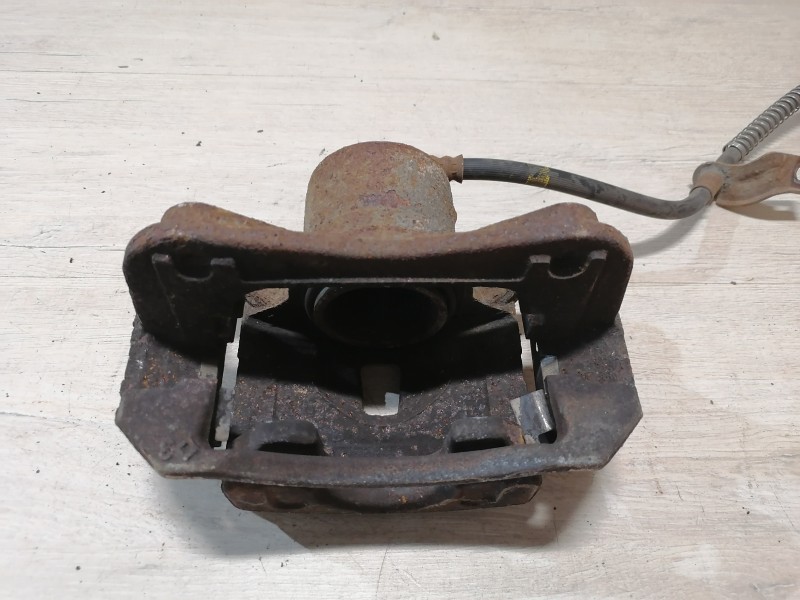 Ceed №4 суппорт передний правый 1,4